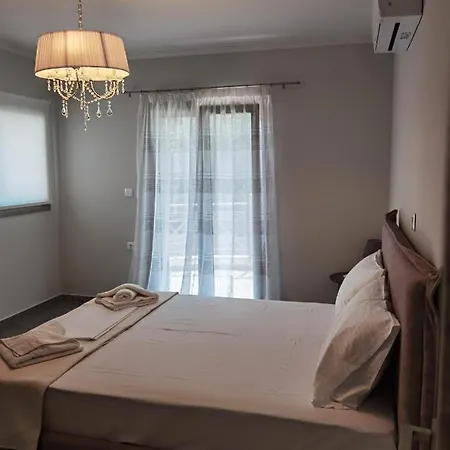 Red Apartment Vlikhón