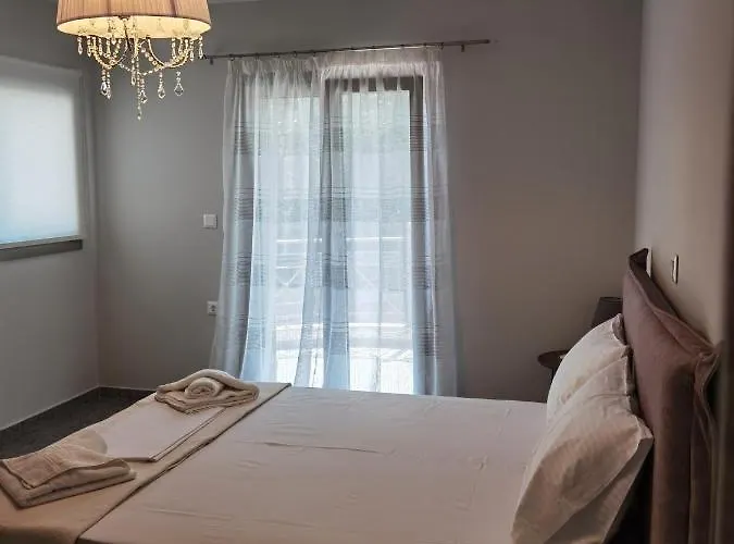 Red Apartment Vlikhón