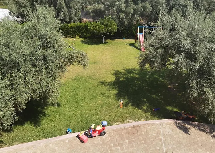 Red Apartment Vlikhón